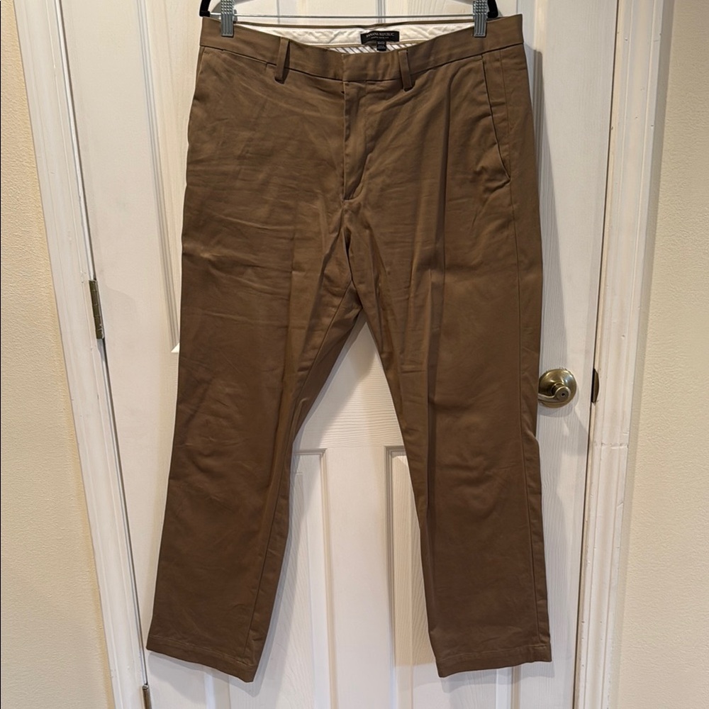 BANANA REPUBLIC Men’s Brown Tan Chino Pants 36x32
